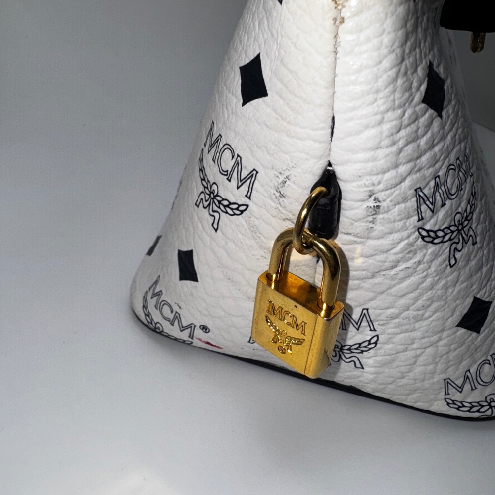 Visetos Medium Heritage Bowler Bag White. Alma with shoulder strap.